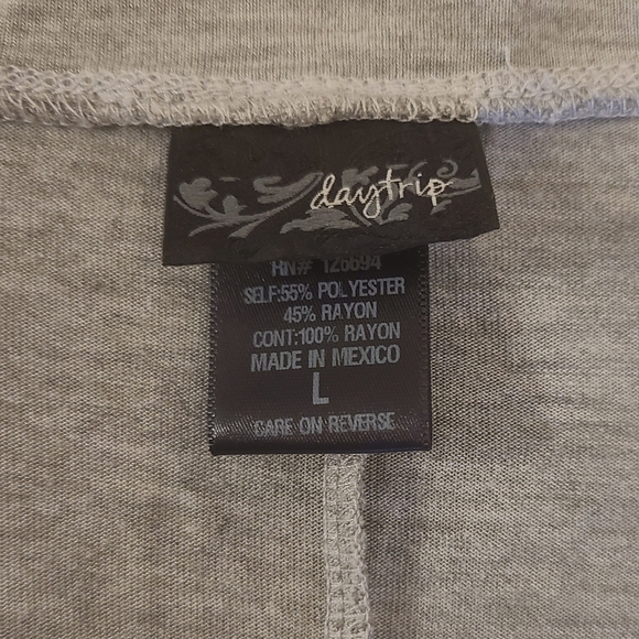 Daytrip By Buckle Womens Pink & Gray Floral Striped Batwing Top Size Large - Picture 4 of 8